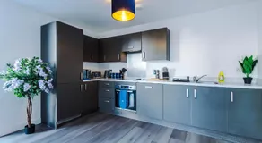 Luxury 5 Bed Manchester City Centre Apartment - Image 3