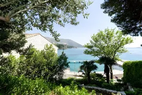Guest House Daniela- Triple Room with Balcony and Sea View - SOBA 5 - Image 4