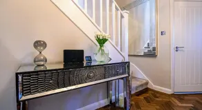 Stylish 3 Bed Apartment Sleeps 6 - Image 3