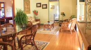Classique Bed & Breakfast - Image 3