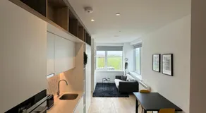 LUXX Apartment & Suites, London Heathrow Airport, Terminal 4, Piccadilly underground Train station nearby! - Image 3