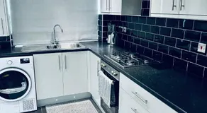 Family Room close - Image 3