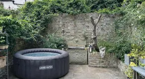 Cozy House in Belgravia, 2 king beds, garden and hot tub - Image 4