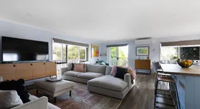 Deluxe family home near beach with views sleeps 10-12 - Image 2