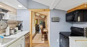 Cozy Home W/ King Bed & Lake access - Image 4