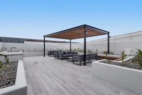 Generous 2-Bed Apartment with Great Amenities - Image 5