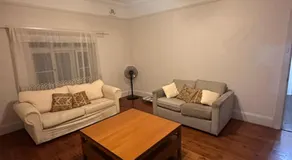 Comfortable Family Room in Central Location - EW1 - Image 2