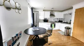 Spacious Ground floor 2 bedroom 2 Bathroom Flat in Hatfield near Hertfordshire University Private Car Park Sleeps 5-6 - Image 3