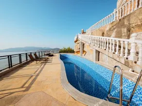 Wonderland Villa - Image 2