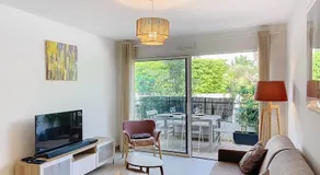 Appartement à 150m plage des Lecques, climatisé, piscine, terrasse, 2 chambres, parking - 4 étoiles - FR-1-770-29 - Image 2