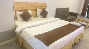 GoBravo Dev Palace & Studio Apartments Near Yashobhoomi Delhi Airport Cyber City - Image 2