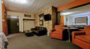 Hickory West Inn - Image 5