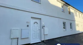 Stylish 1 bedroom flat with free parking - Image 5