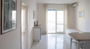 Appartamento Vista Mare con Piscina Lignano Sabbiadoro MV8 - Image 2