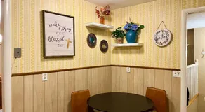 Cozy Room Near BU, UHS, Lourdes Queen Bed Office - Image 5