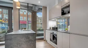 New Modern Apartment near Heathrow Airport - Image 3