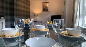 Modern 2 bedroom flat with free parking in Cambuslang, Glasgow - Image 5