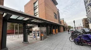 Modern 2 Bedroom Apartment 20 Min to Times Square Sleeps 6 - Image 4