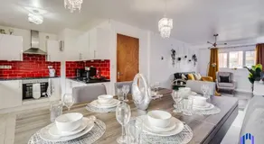 Spacious 5BR - Coop Live & Etihad - Pool Table - Image 2