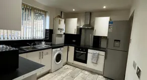 Deluxe Double Bedroom Manchester - Image 3