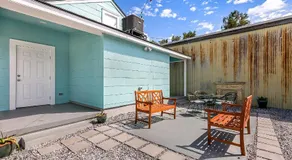 Cozy and Charming House with Luxury Amenities - Image 3