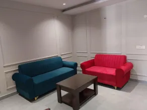 Modern Cozy Studio with King Bed & Kitchenette - Image 4