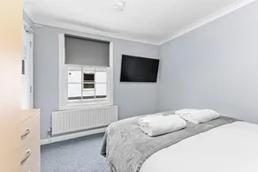 Town House Rooms - Image 3