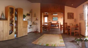 Avenues Guesthouse - Image 2