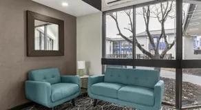 Red Lion Inn & Suites Kansas City - Image 4