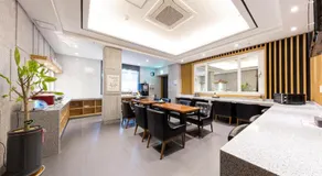 Stay Hotel - Image 2