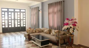 Queenie House - Image 3