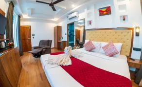 S Cliff Black Beach Resort - Image 3