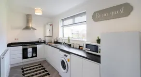 Modern 2BR Home with Parking Sleeps 5 Near Durham City - Image 2