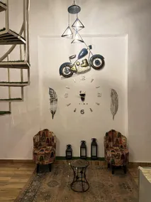 Entire 1BHK Penthouse with Private Terrace 4th Flr - Image 5