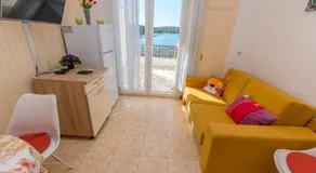 Beachfront Apartments Lozica - Image 2