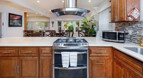 Luxury and Spacious 5 bedroom private house by Melrose WIFI TV Backyard Free Parking close to the Grove Hollywood Walk of Fame - Image 3