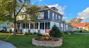 Prairie House Manor Bed and Breakfast - Image 3