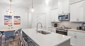 ALL NEW - Designer Luxury 3BR Townhouse - Near LSU - Image 2