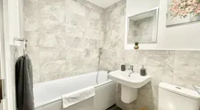 Folkestone Accommodation Large Home in Sandgate - Image 4