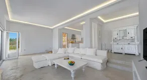Solnedgångar och fantastisk utsikt! Elegant renoverad villa - Image 4