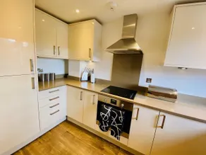 Just £45pppn! Prime Comfort for Contractors with Spacious Parking, Plush Beds, Top-notch Amenities, Flexible Stays & Lightning-Fast Internet - Image 4