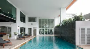 Schloss at Thonglor - Image 3