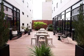 Essence Hotel Carlton - Image 5