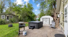 Bo's Cozy Green DADU Bungalow with shared Hot Tub, Sauna - Image 3