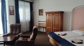 Hotel Lux - Image 2