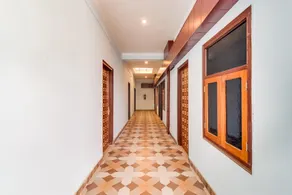 Hotel O The Velvet Chinhat Tiraha - Image 4