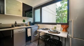 Air-conditioned apartment with private parking - Image 4