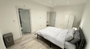 Luxury 3 Bedroom Retreat 5 min to Elizabeth - Image 2