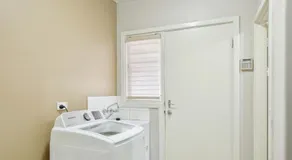 Airport Comfort Home - Image 2