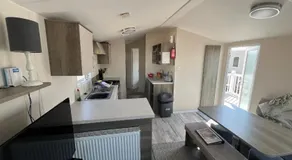 3 Bedroom Modern Caravan Sleeps up to 8 - Image 2